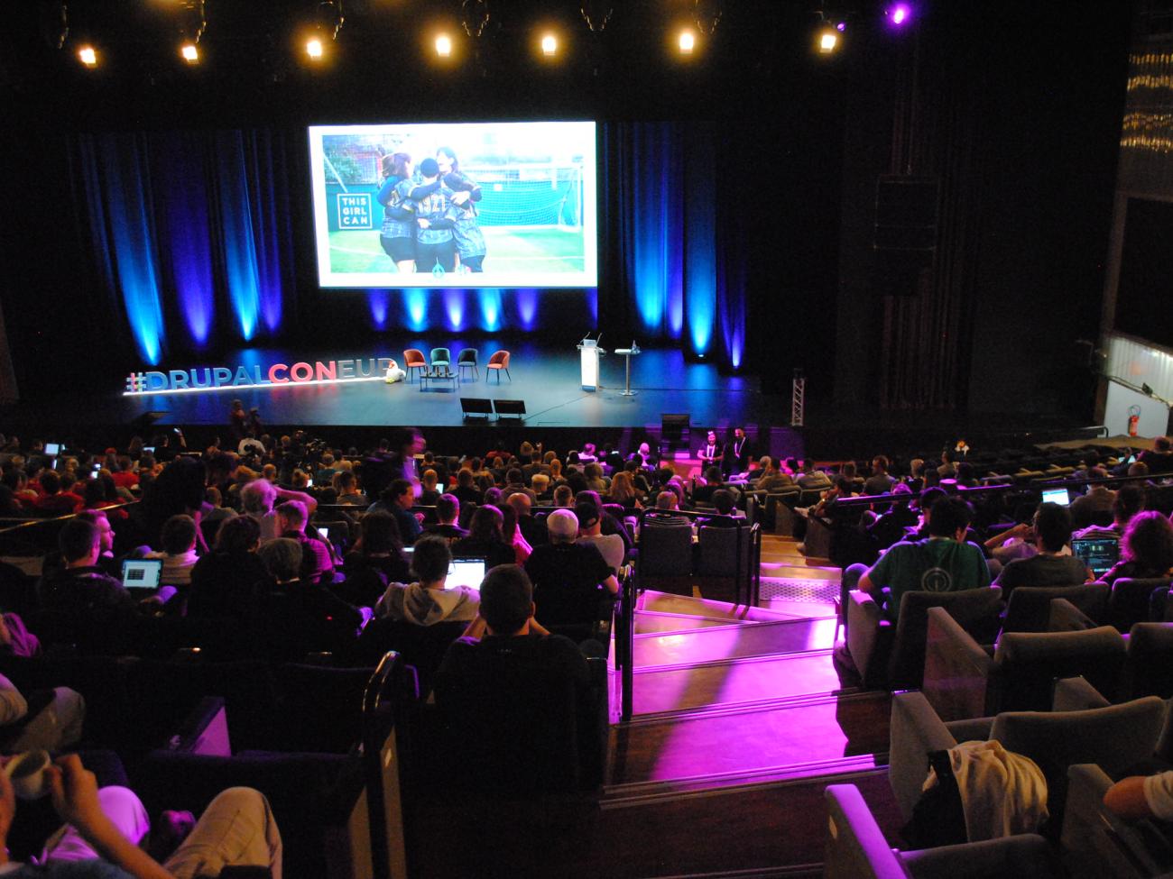  Get your Drupal customer projects into the DrupalCon showcase reel on the big stage